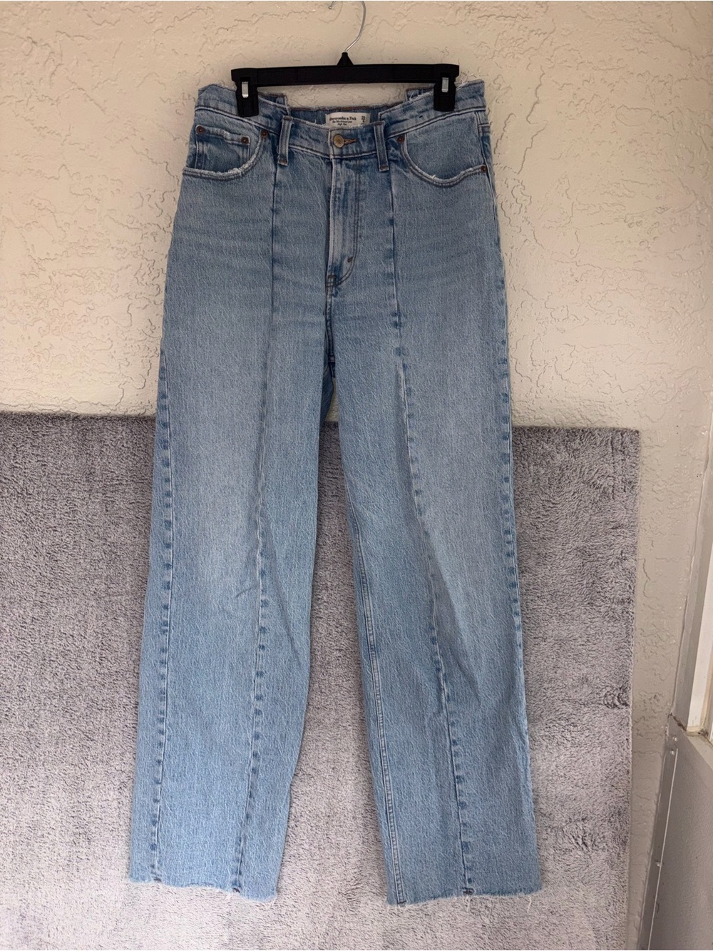 Abercrombie and fitch size 8L/29 the 90’s relaxed jean high rise curve love